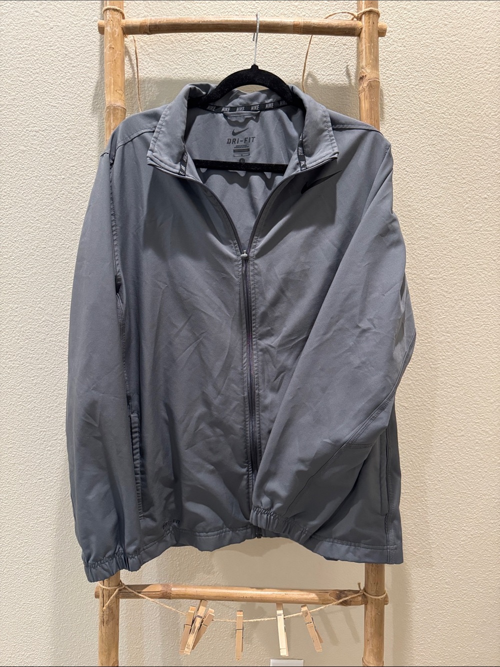 Nike Men's Gray Zip-Front Windbreaker Jacket